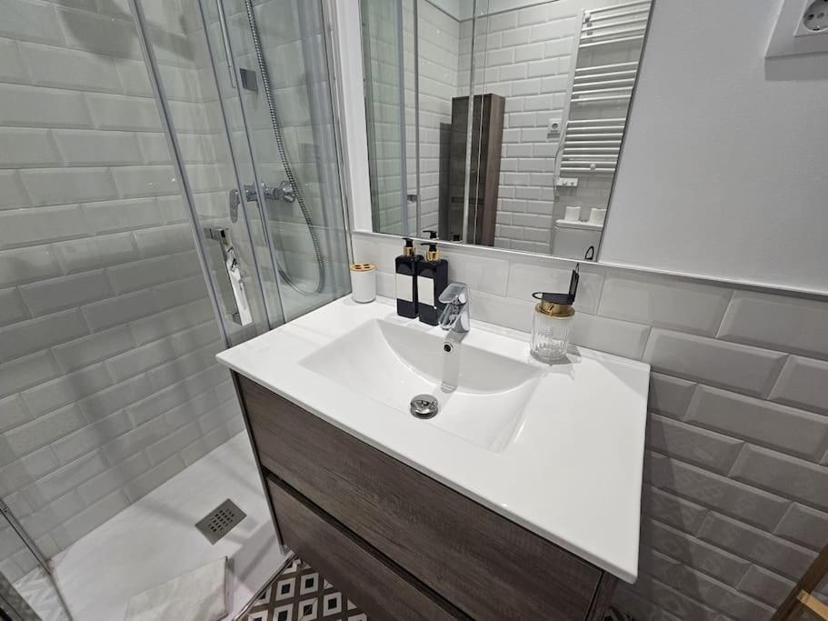 The Gabriels Con Terraza Apartment มาดริด ภายนอก รูปภาพ